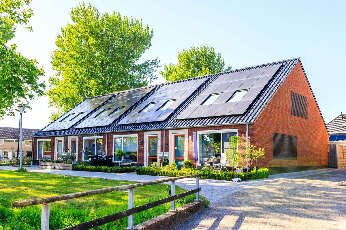 Florida homes with rooftop solar energy systems